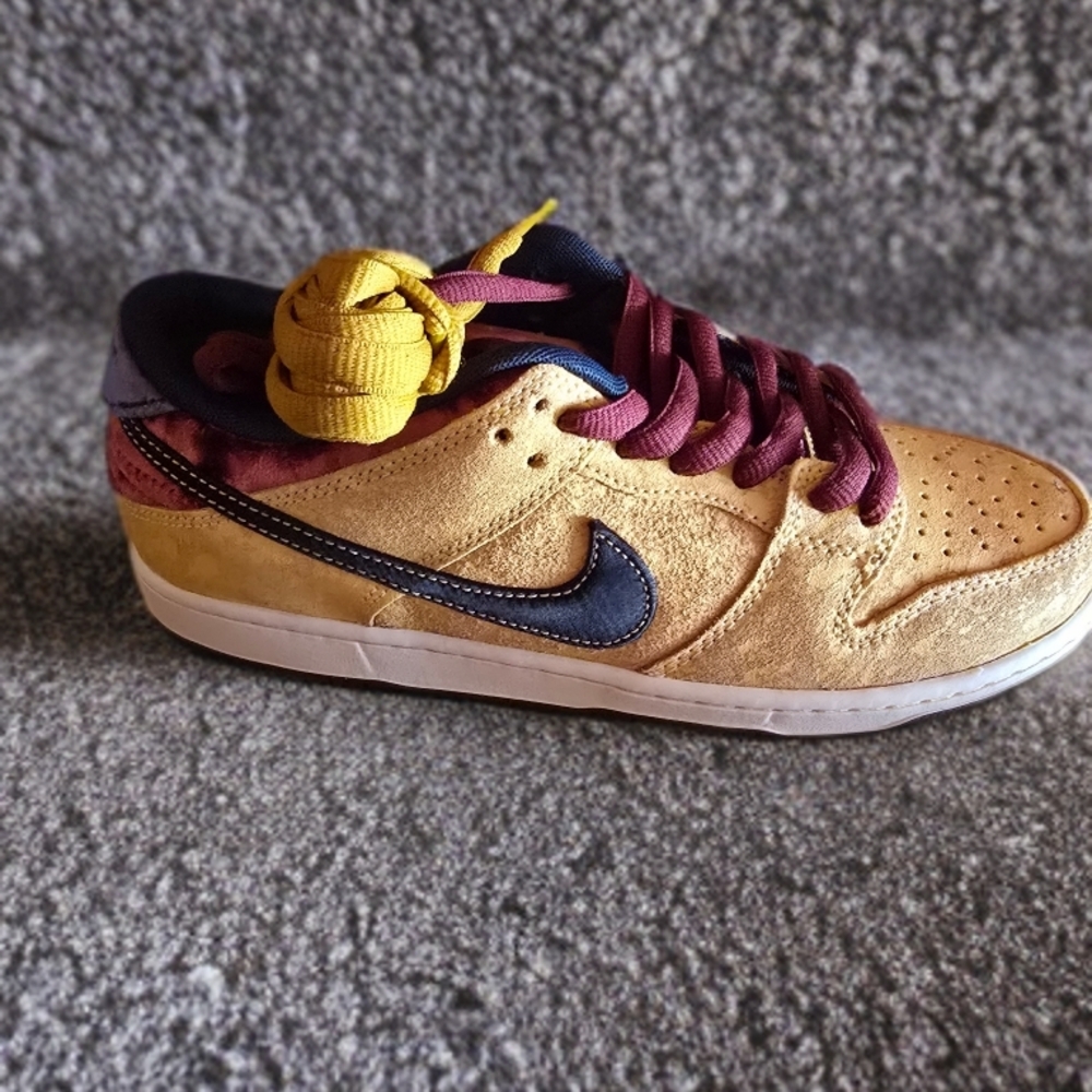 💎SOLD💎Nike SB Dunk Low Pro 'City Of Cinema' FZ1278-200 8 Men/9.5 Women - Picture 7 of 13
